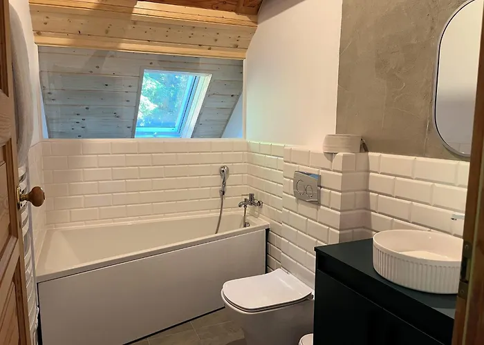 Caloroczny Dom Nad Jeziorem Roznowskim Feriehus *